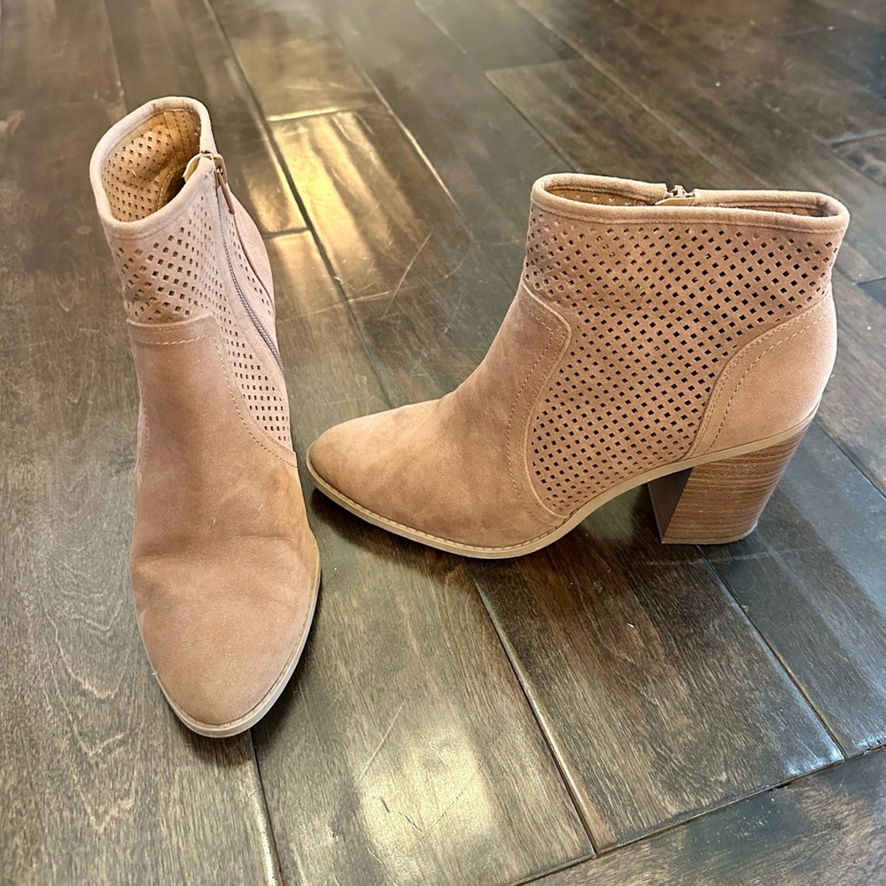 👢 Universal Threads (Target) Boots